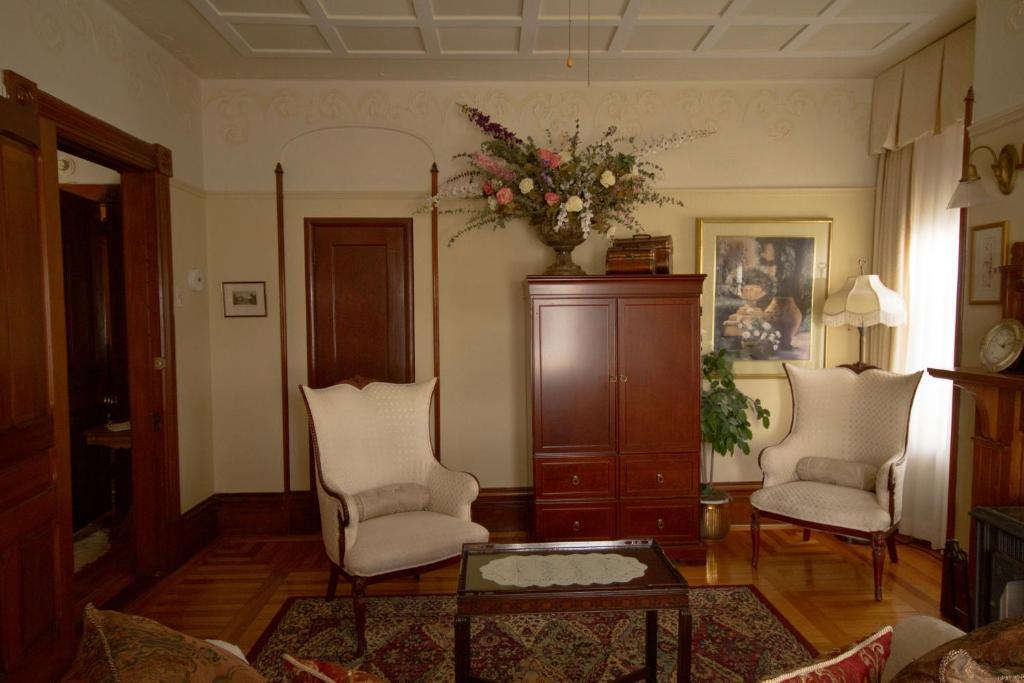 Victoria'S Historic Inn Wolfville Esterno foto