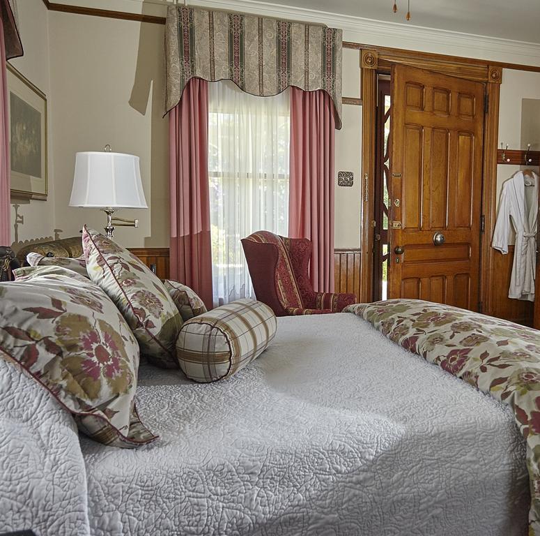 Victoria'S Historic Inn Wolfville Esterno foto