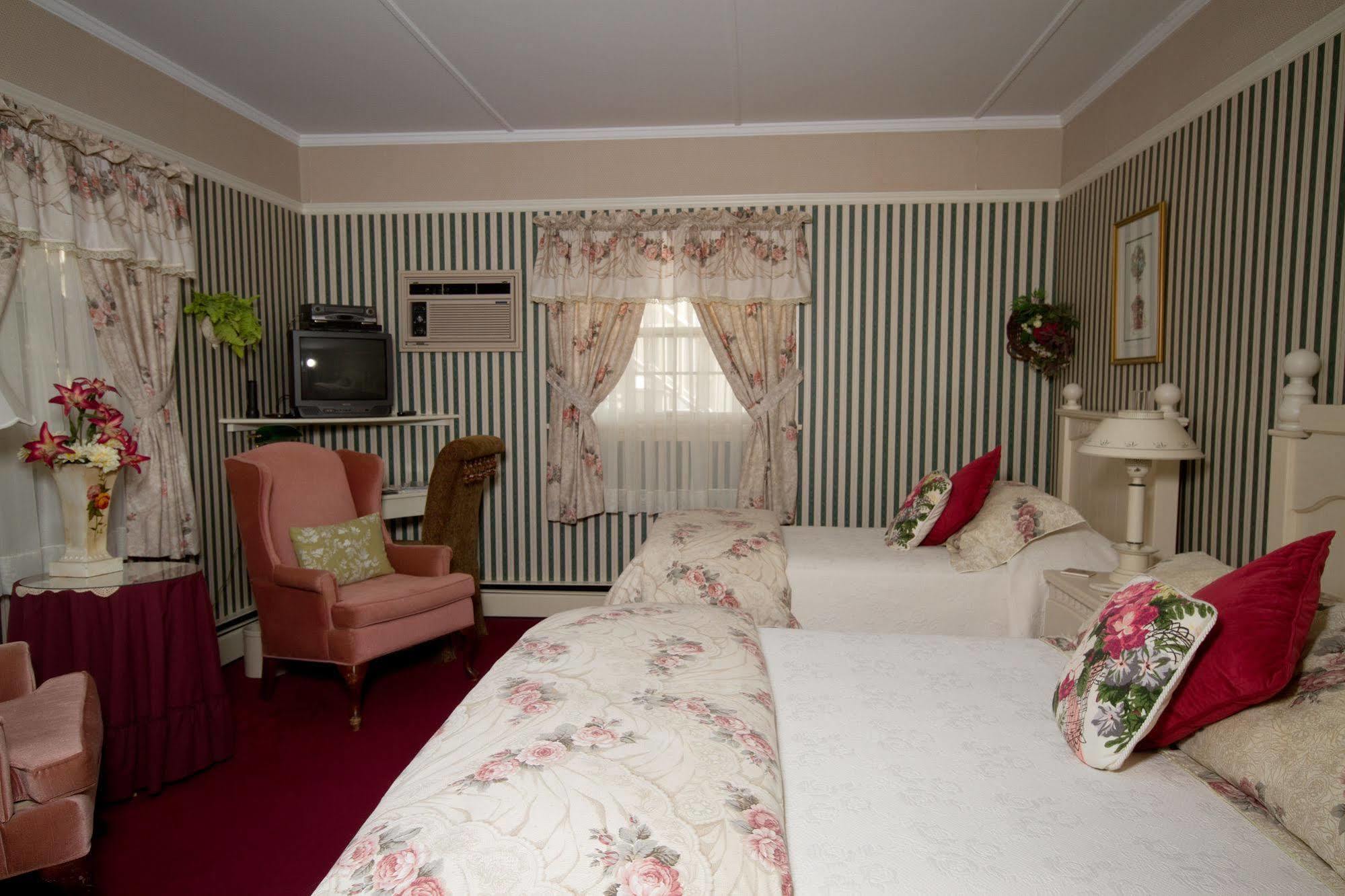 Victoria'S Historic Inn Wolfville Esterno foto