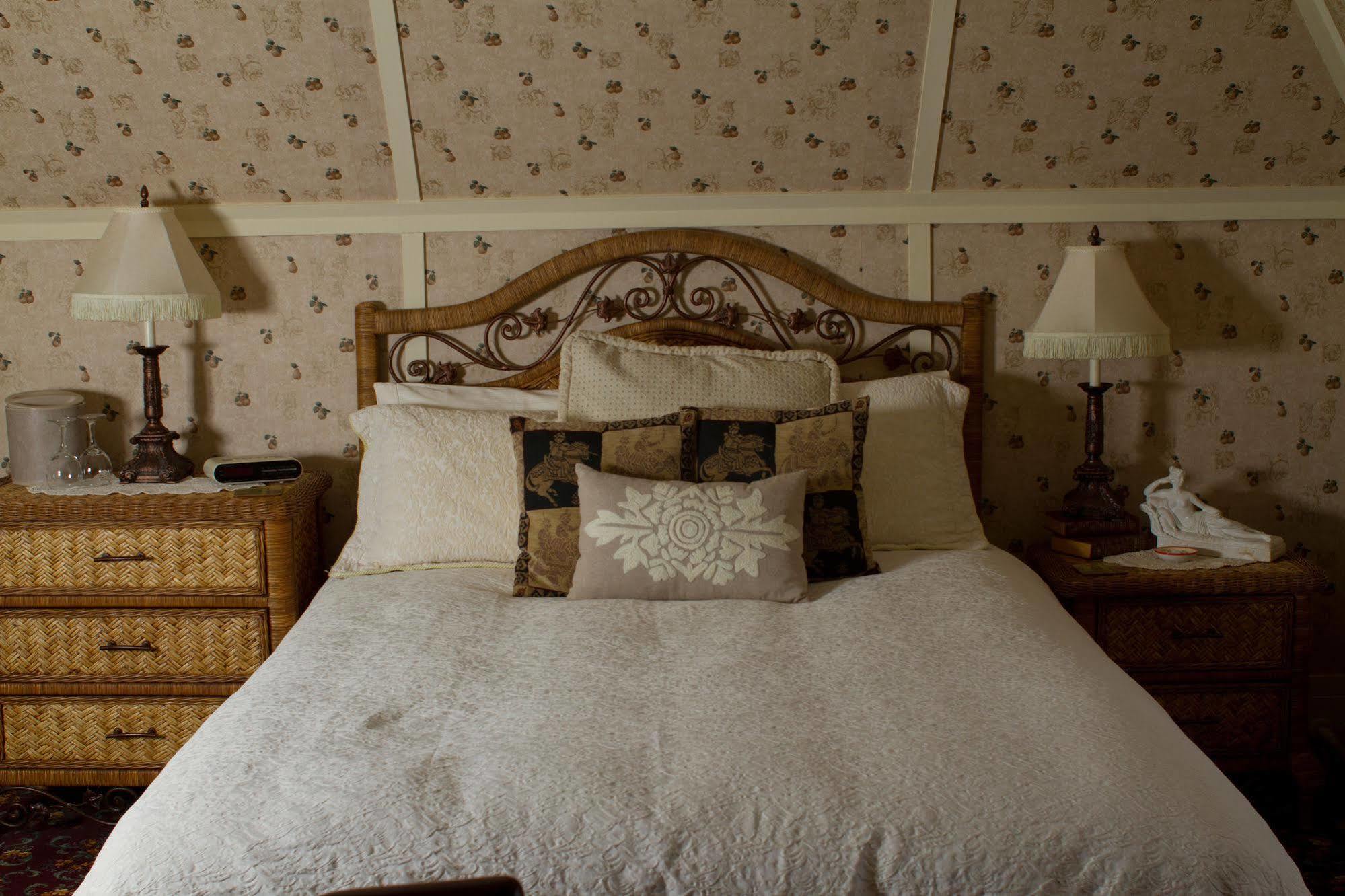 Victoria'S Historic Inn Wolfville Esterno foto