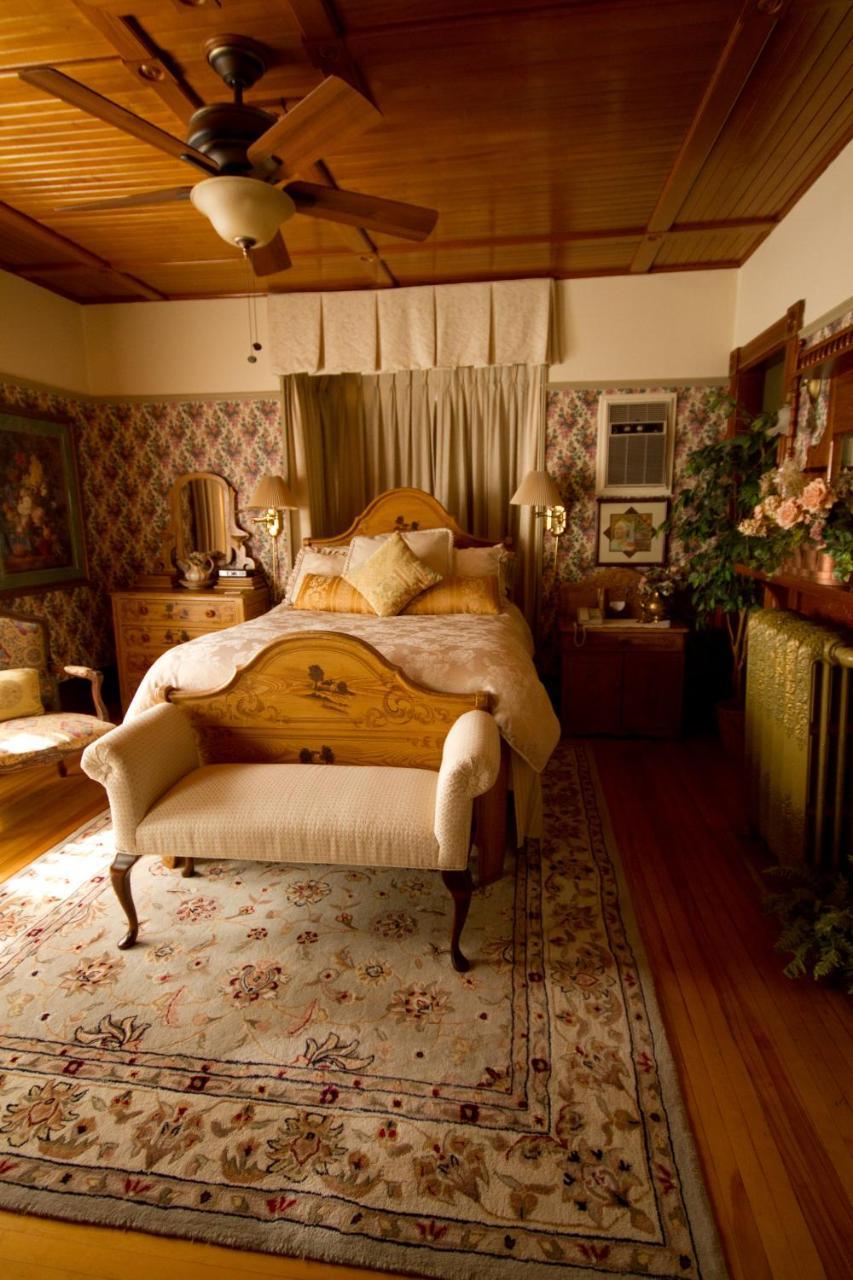 Victoria'S Historic Inn Wolfville Esterno foto