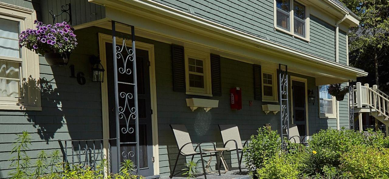 Victoria'S Historic Inn Wolfville Esterno foto